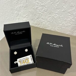 Diamond Stud Earrings - Gold